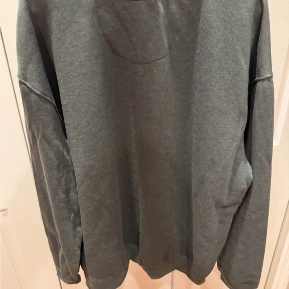 Disneyland Peace Love Mickey Graphic Crewneck Sweater XXL NWT - Picture 3 of 6